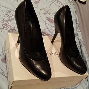 Black BCBG pumps with platform.